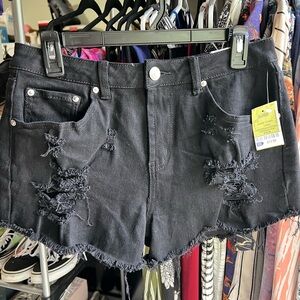 Almost Famous Black shorts